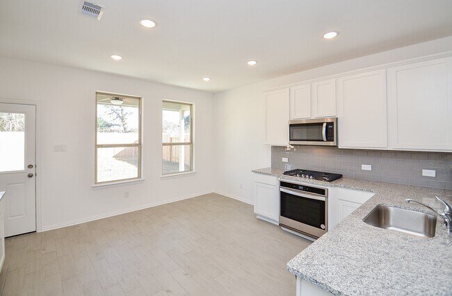 Building Photo - 7919 Royal Palm Dr