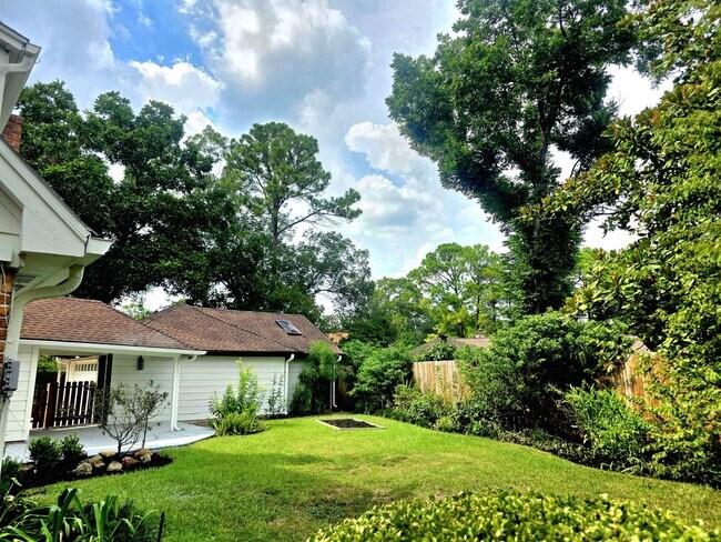 Building Photo - 1507 Village Green Ct