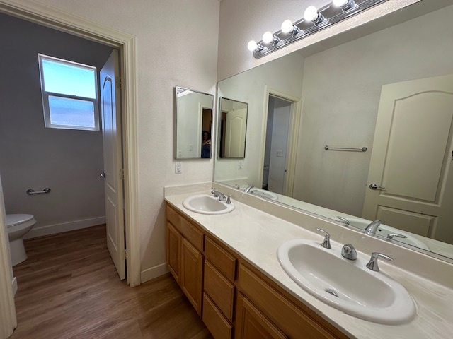 Level 2: Hall Bathroom with Tub/Shower - 1944 Mokelumne Dr