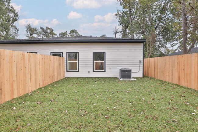 Building Photo - 8109 Bigwood St