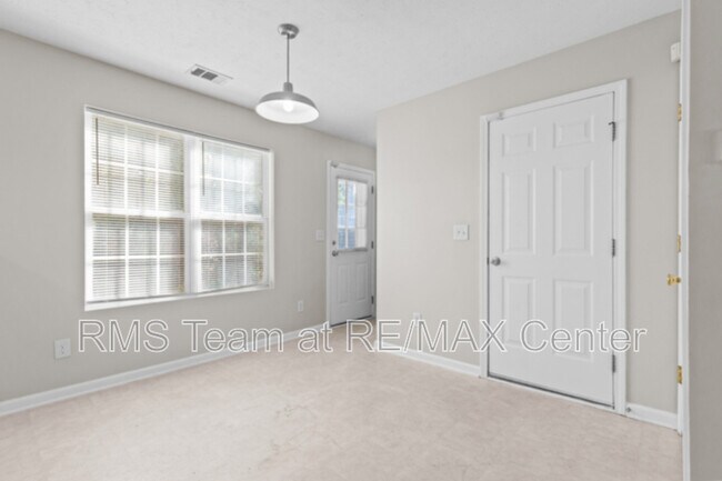 Building Photo - 2284 Oakland Spring Dr