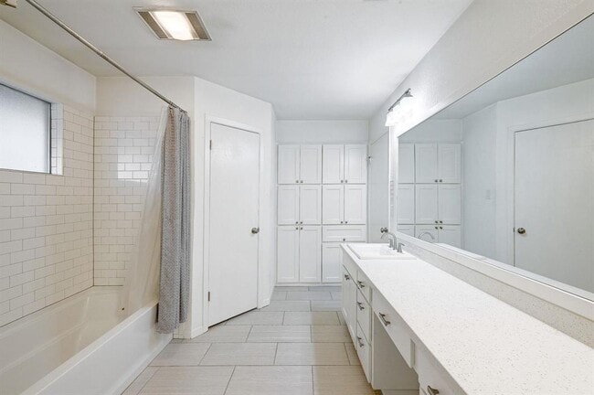 Building Photo - 4407 Jessamine Hollow