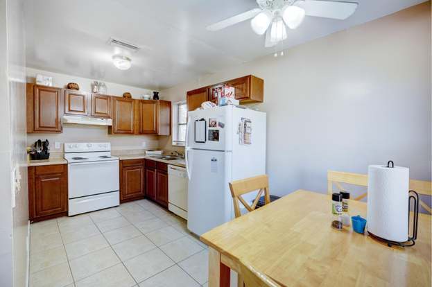 Building Photo - 8867 Sunset Dr