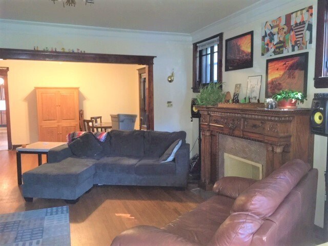 Building Photo - 3939 N Paulina St