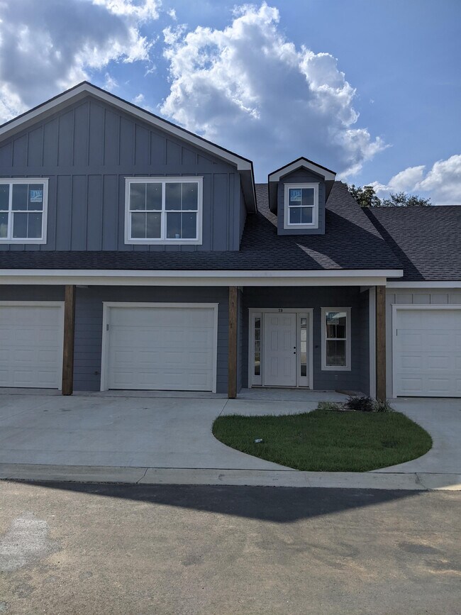 Building Photo - 221 Mose Coleman Dr