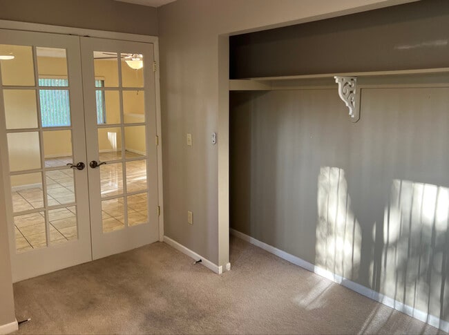 Building Photo - 630 Pavare Ct