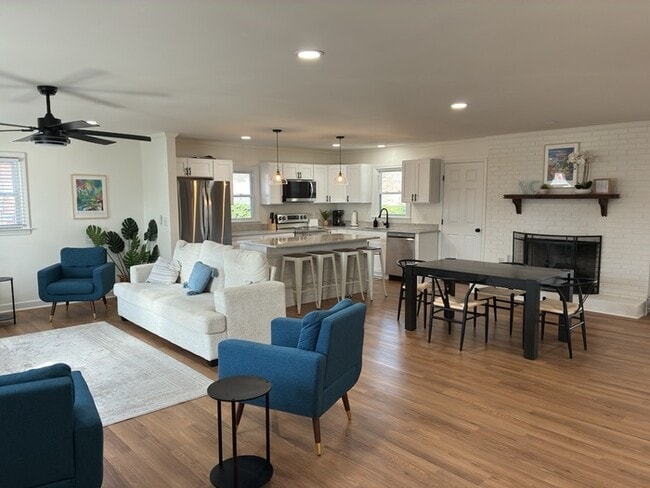 Building Photo - 3 Bedroom 2 Bathroom