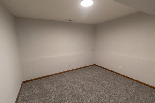 Building Photo - 4465-4467-4467 Santa Anna Dr