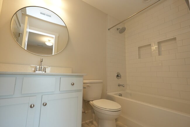Building Photo - A beautiful home with 4 beds and 3 bath in...