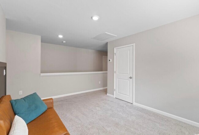 Building Photo - 124 Cassina Dr