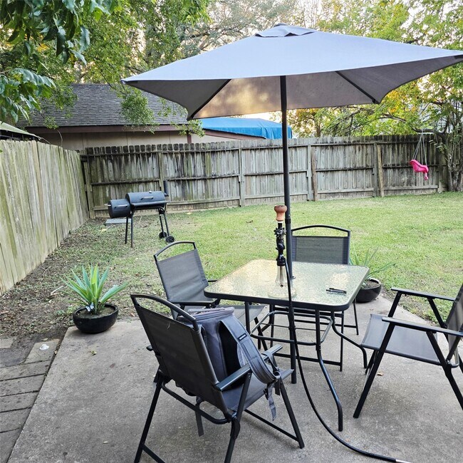 Building Photo - 3722 Westheimer Pl Dr