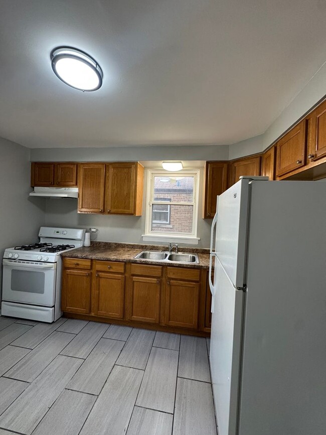 Building Photo - 4 Bedroom 2 Bathroom House in Dolton ! A M...