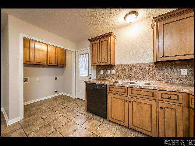 Building Photo - 400 E Locust St