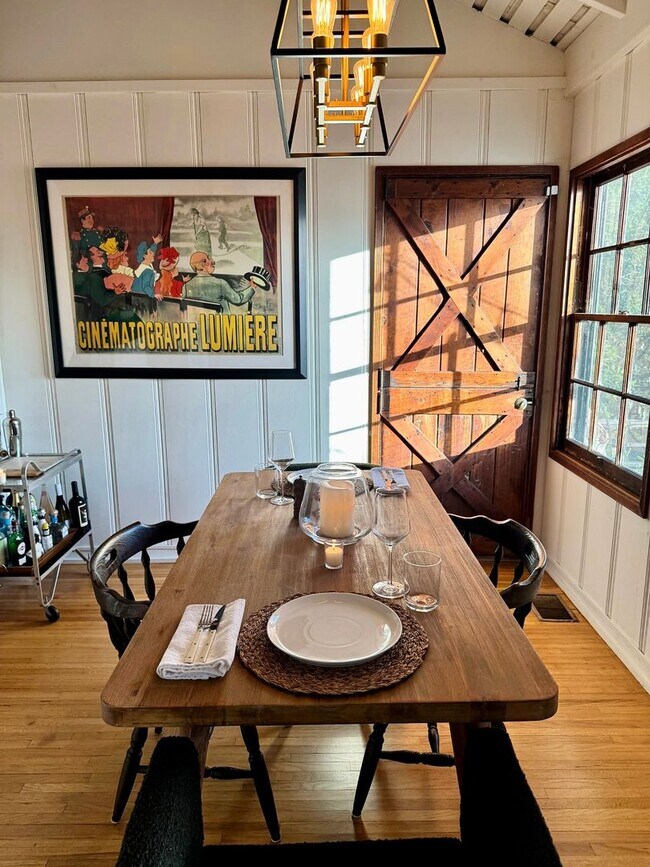 Building Photo - 2828 Laurel Canyon Pl