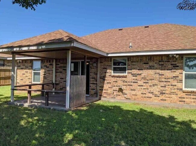 Building Photo - 1204 Lisa Ln