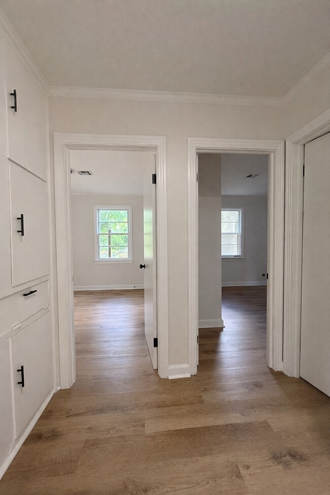 Building Photo - For Rent — Updated & Move-In Ready!