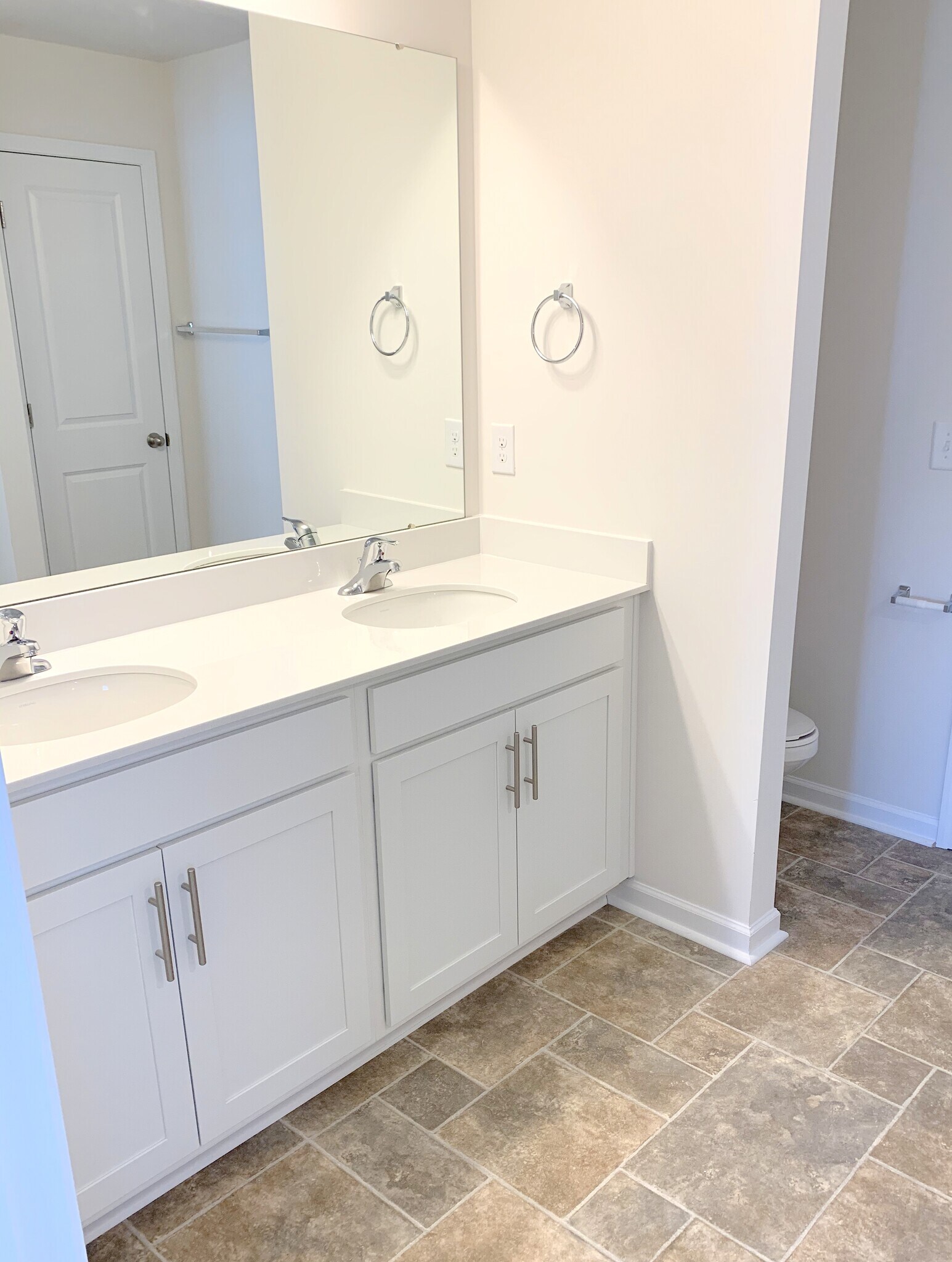 Double Vanity - Master Bath - 6115 Guildford Hill Ln
