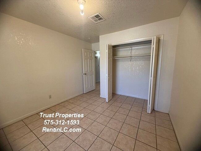 Building Photo - 472 Cll De Oro