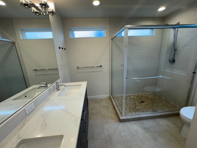 Building Photo - 2bd/1.75bs Seattle Townhouse