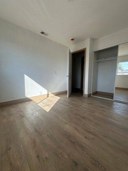 Building Photo - 347 N Eucalyptus Ave