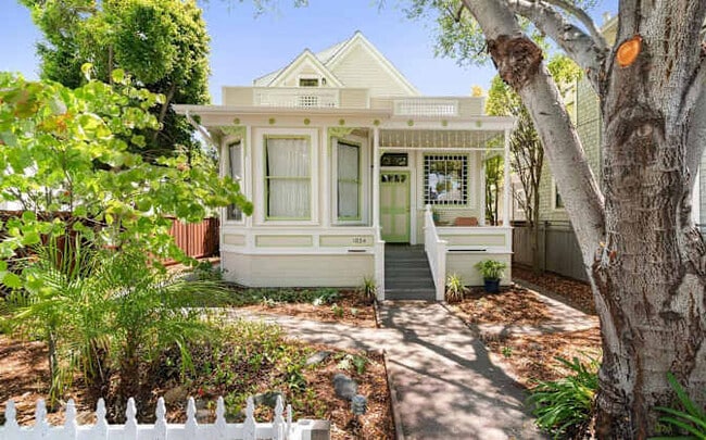 Building Photo - 1934 Stuart St