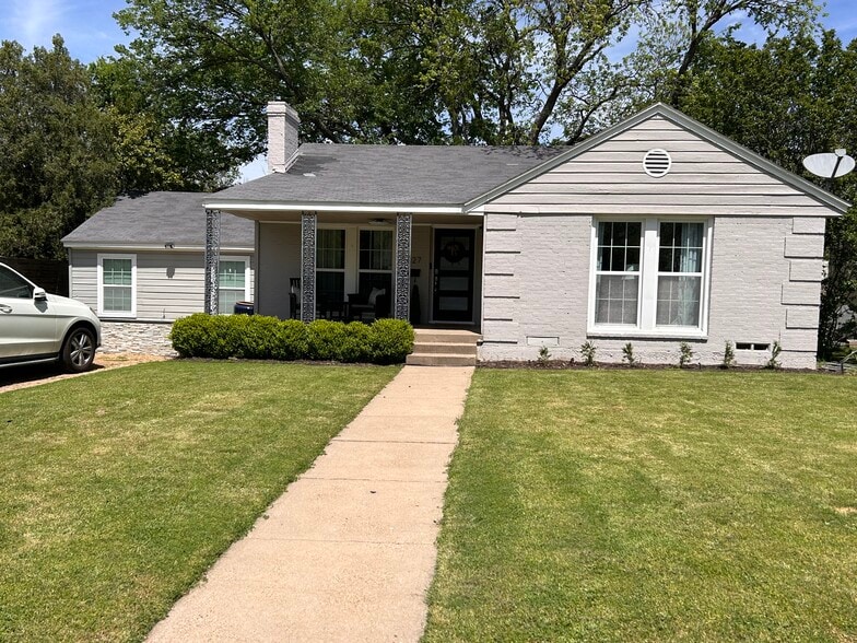 Building Photo - 5027 Wenonah Dr