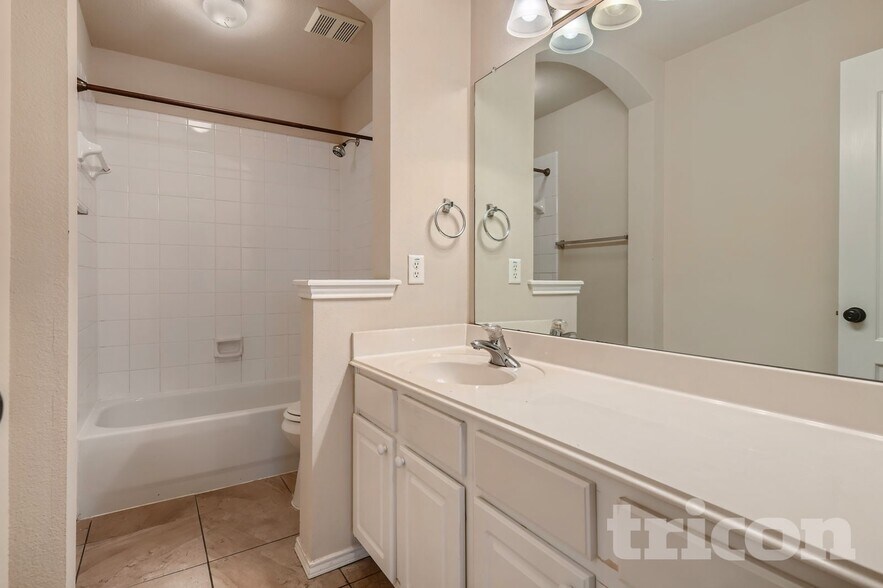 Building Photo - 2217 Forest Park Cir