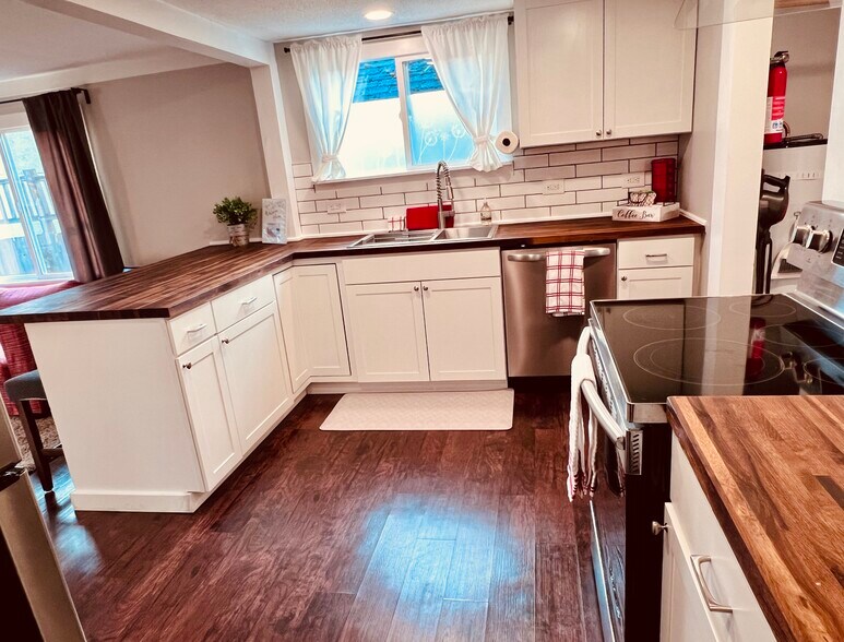 Building Photo - 1938 5th St