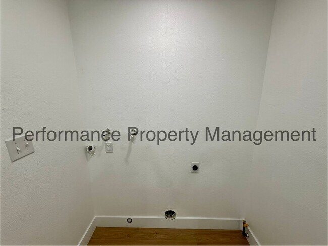 Building Photo - 3401 Squire Ln