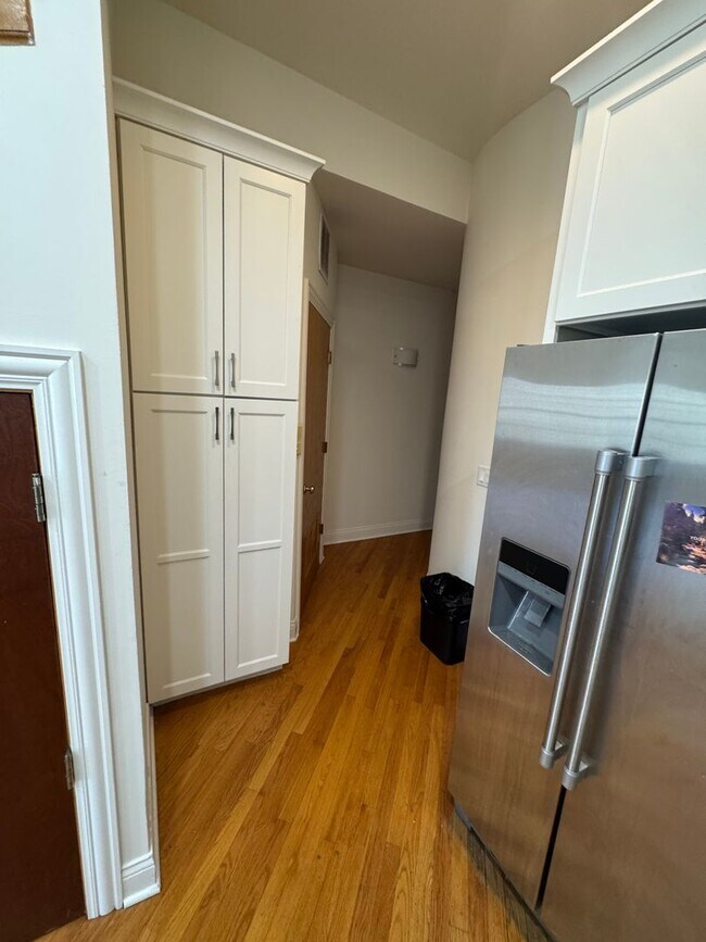 Building Photo - 4 Bedroom, 3 Bathroom Impressive Lincoln P...