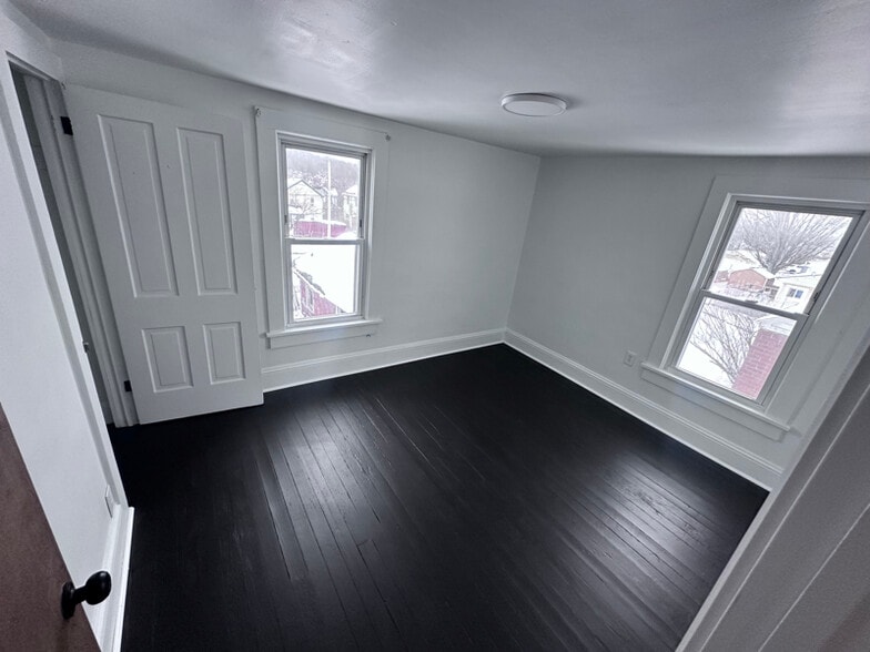 Building Photo - 477 E Martin St