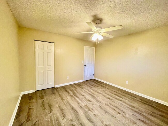 Building Photo - 5731 W 92nd Ave