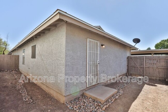 Building Photo - 1625 N Date