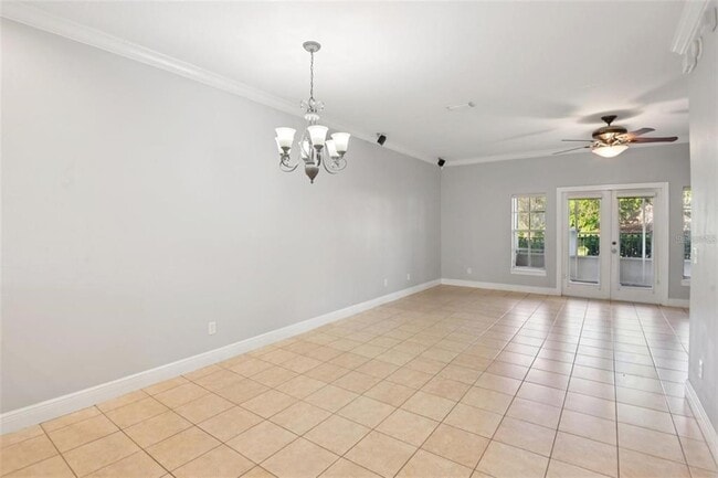 Building Photo - 300 Valencia Cir