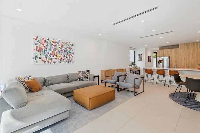 Building Photo - 3458 Day Ave