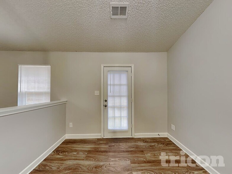 Building Photo - 428 Glencroft Dr