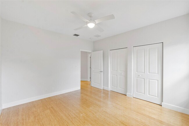 Building Photo - 825 NE 17th Way