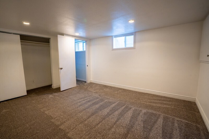 Building Photo - 1061 E 800 S