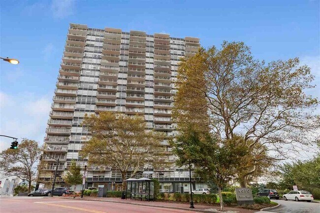 Building Photo - 6050 Kennedy Blvd E