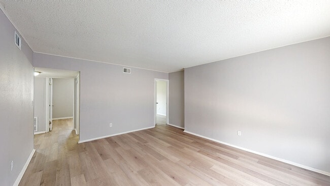 Building Photo - Lakeland Manor Apartment Homes