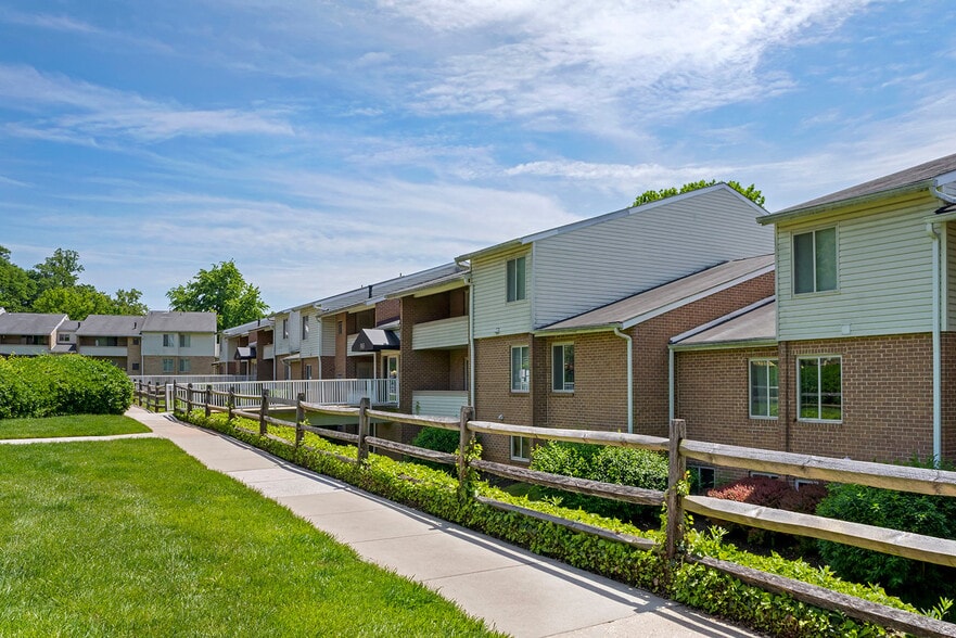 Building Photo - The Apartments at Saddle Brooke