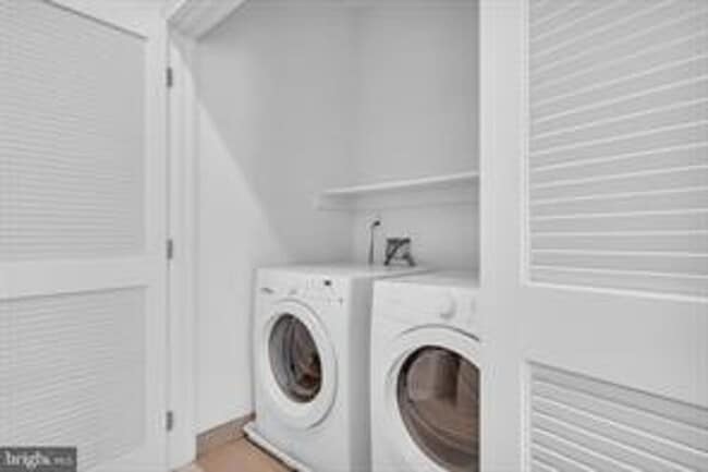 Building Photo - Beautiful Northern Liberties Townhome