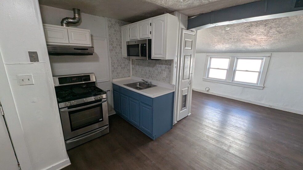 Building Photo - 302 Belmont Ave