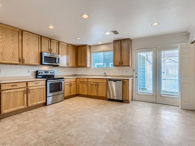 Building Photo - Amazing 2BR, 3BTH w/Garage in First Creek