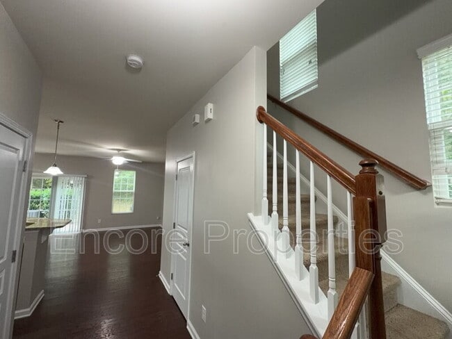 Building Photo - 1200 Grace Point Rd