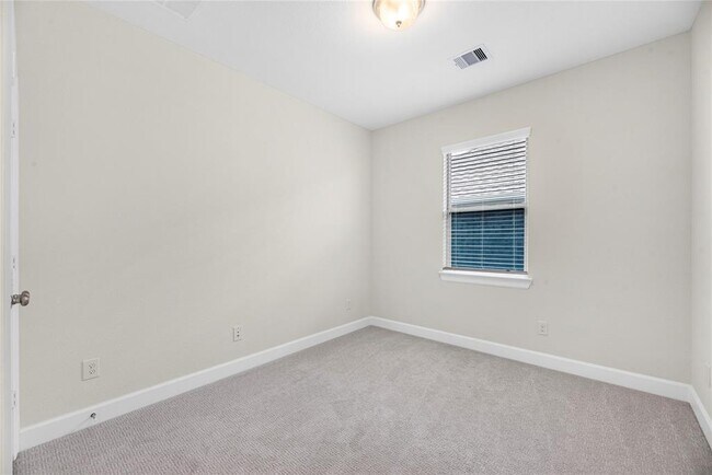 Building Photo - 11908 Briarwood Hill Way