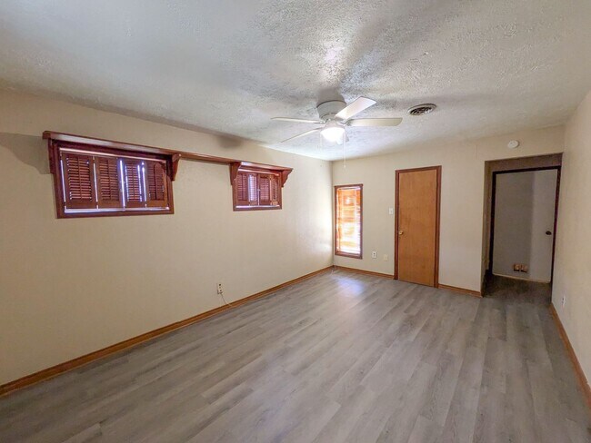 Building Photo - 770 Peyton Dr