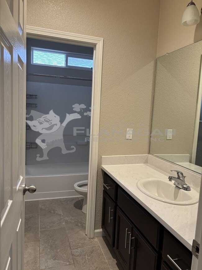 Building Photo - 4 Bedroom/ 2 Bathroom home in newer neighb...