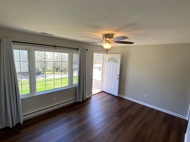 Living Room - 355 Badgett Ave