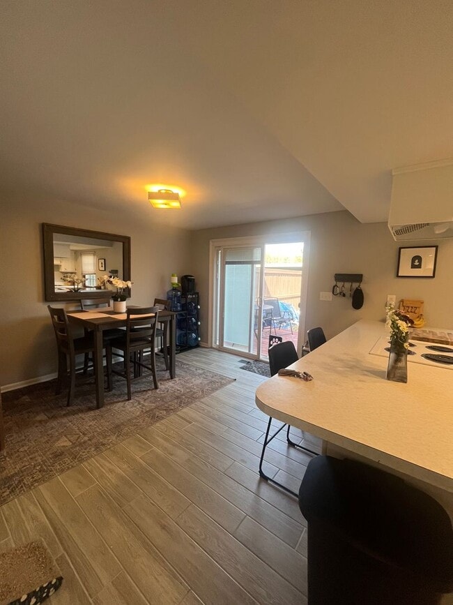 Building Photo - 3 bedroom Condo - Includes resident only c...